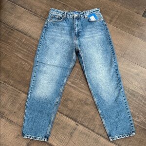 NWT MOM FIT JEANS SIZE XL  (runs small)